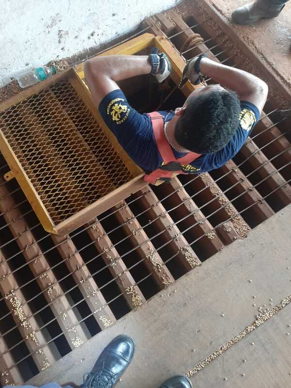 Dos trabajadores atrapados en silo - La Clave