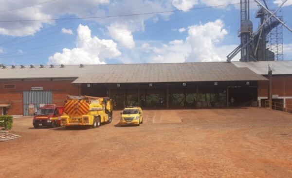 Trabajadores quedan enterrados en silo de soja