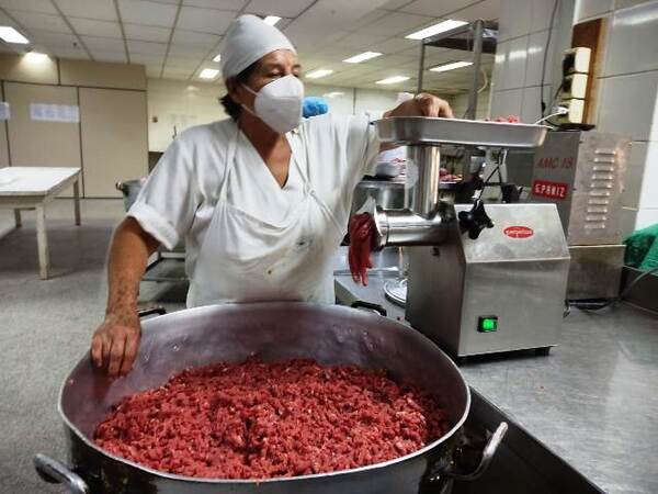 Heroicas mujeres en todas las dependencias del Hospital de Clínicas •