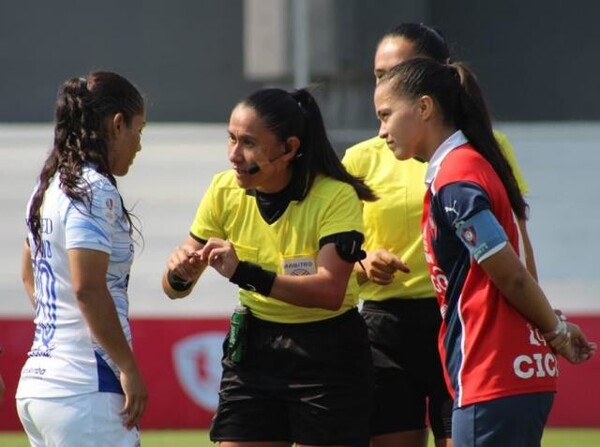 Autoridades para el inicio del Torneo Apertura Femenino - APF