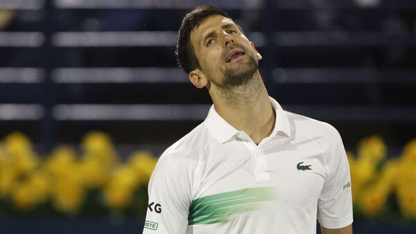 Djokovic cayó en Dubai y pierde el puesto uno del mundo