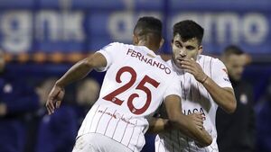 Sevilla sufre pero hace valer renta para meterse en octavos