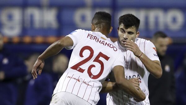 Sevilla sufre pero hace valer renta para meterse en octavos