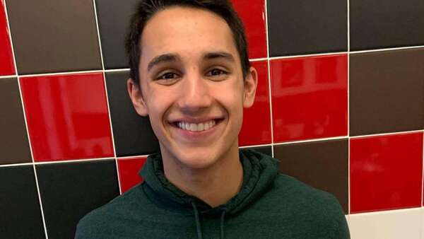 Una madre le paga a su hijo para que no use las redes sociales: ya “ganó” 1800 dólares