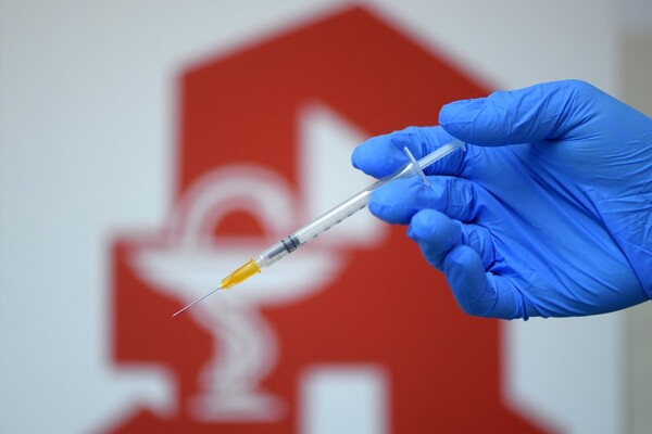 Canadá aprueba su primera vacuna propia contra el coronavirus