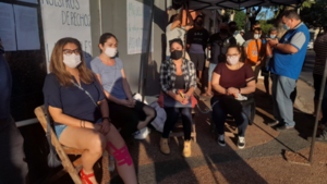 Exfuncionarias se encadenan en la Defensoría - El Independiente