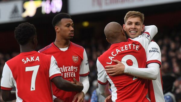 Arsenal acecha la cuarta posición de la Premier League