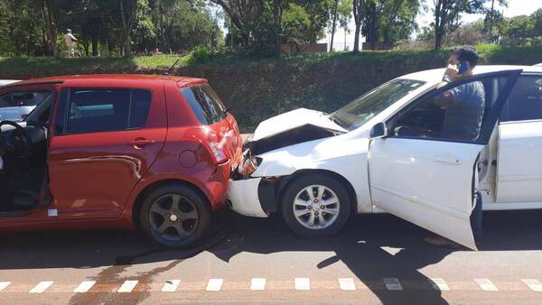 Crónica / Victima de quíntuple choque acabó de sacar para su auto 0 km anga