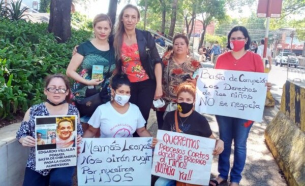“Mamás Leonas” se manifestaron frente al Palacio de Justicia