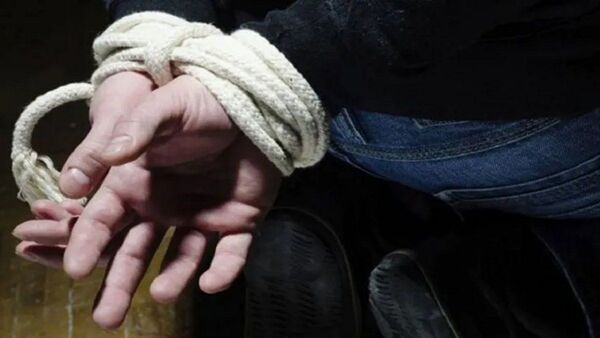 Vecinos maniatan a presunto delincuente y lo entregan a la Policía