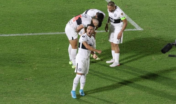 Diario HOY | Cardozo, con un doblete, le da el triunfo a Olimpia