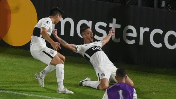 Olimpia vence a Atlético Nacional y da un gran paso