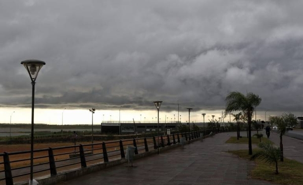 Diario HOY | Chaparrones, calor y humedad para este viernes