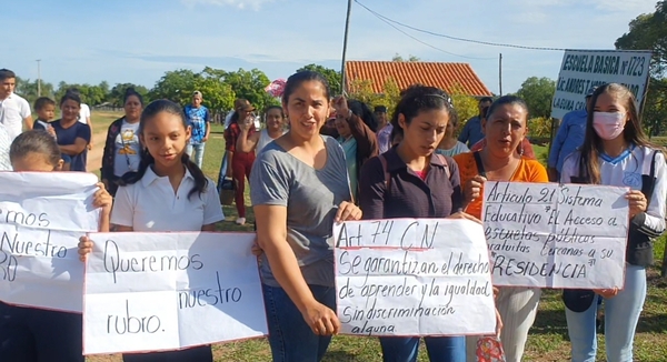 Padres de escuela Laguna Cristo Rey se movilizan por recuperar rubros