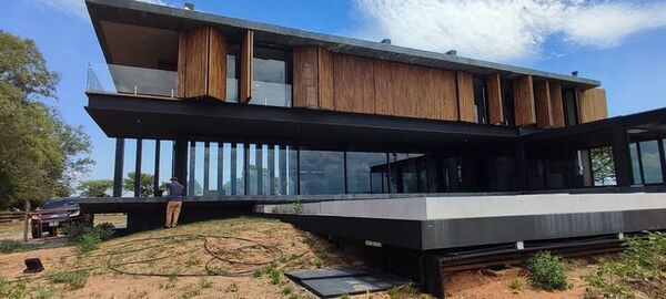 Allanamientos revelan la obscena ostentación de organización narco - Noticiero Paraguay