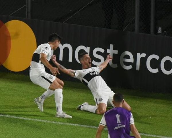 Olimpia vence a Atlético Nacional y da un gran paso