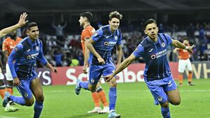 Estreno goleador de Ángel Romero y Juan Escobar que no para