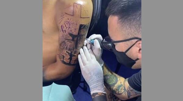 Crónica / [VIDEO] Pelotero franjeado hizo debutar nuevo "tatú"