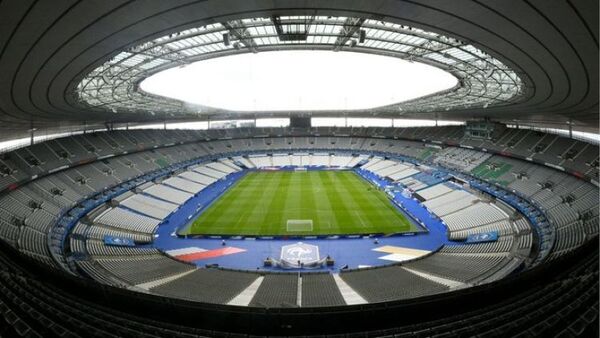 La UEFA cambia la final de San Petersburgo a París