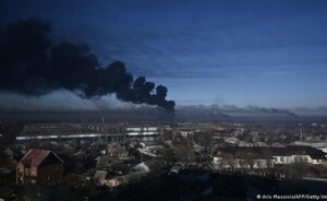 Ucrania reporta bombardeos en Kiev y combates con tropas rusas