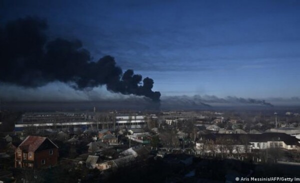 Ucrania reporta bombardeos en Kiev y combates con tropas rusas