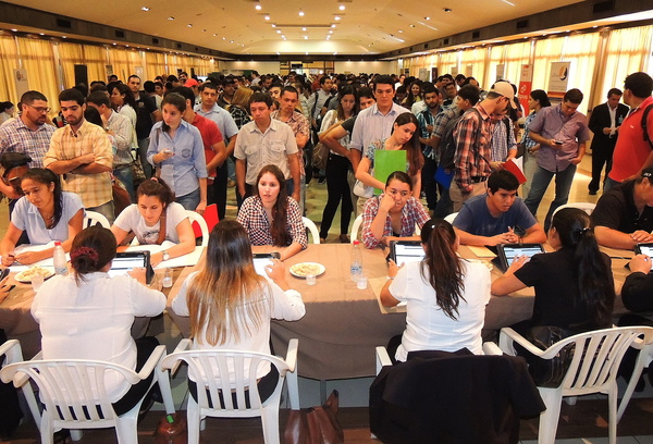 En Paraguay, 9 de cada 10 buscadores de empleos analizan salir del país