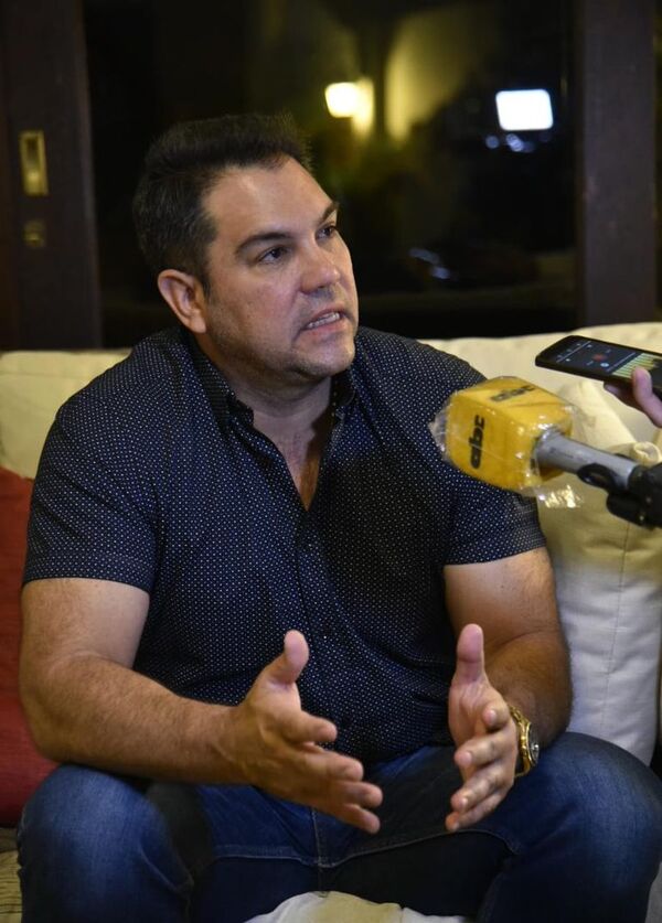 Tuma pide que Fiscalía investigue a Giuzzio por varios delitos, por su conexión con un narco - Nacionales - ABC Color