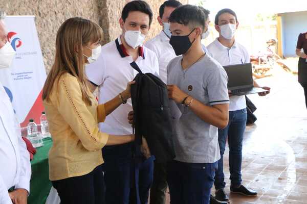 Jóvenes de Caaguazú recibieron capacitaciones e insumos para el empleo - .::Agencia IP::.