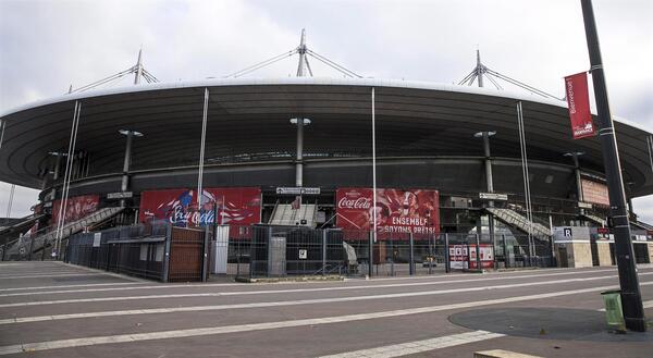 La UEFA cambia la final de San Petersburgo a París - El Independiente