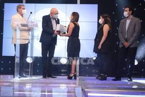 Crónica / Nación Media premiará a los "Héroes" de la nueva generación