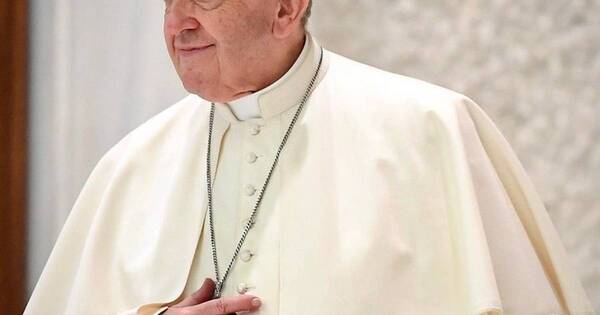 La Nación / Con fuerte dolor, el papa Francisco fue a la embajada rusa en el Vaticano