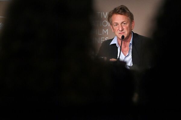 ¿Qué está haciendo el director estadounidense Sean Penn en Ucrania?