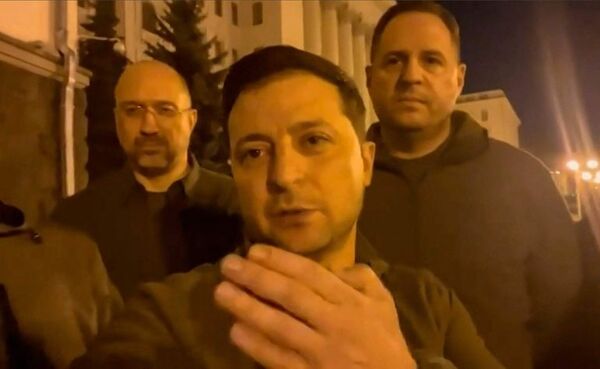 Zelenski salió a la calle: “estamos en Kiev” - Mundo - ABC Color