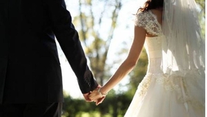 Diario HOY | Inglaterra y País de Gales suben a 18 años la edad mínima de casamiento
