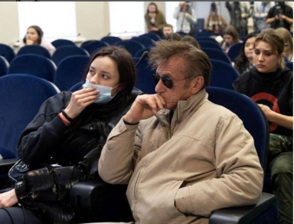 El cineasta y actor estadounidense Sean Penn está en Ucrania para seguir trabajando en un documental sobre el ataque armado de Rusia a ese país