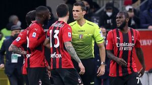 Un polémico gol de Udinese compromete el liderato del Milan