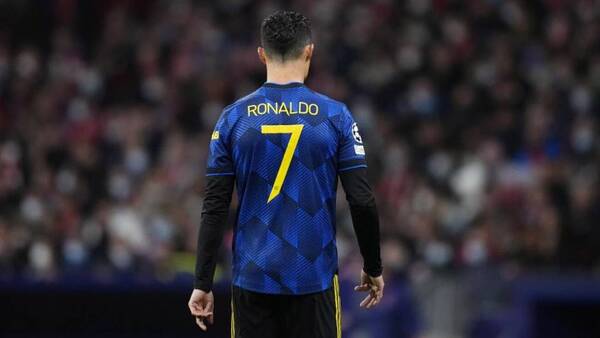 Crónica / CR7: “Sé que no faltan muchos años para que deje de jugar”