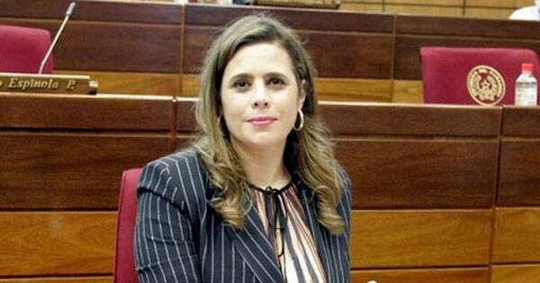 La Nación / Kattya González anuncia candidatura presidencial de cara a la concertación