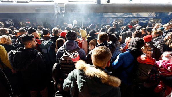 Una estación de tren polaca acoge a miles de refugiados que huyen de Ucrania - El Independiente