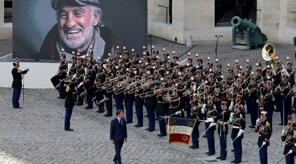 Delon y el cine francés despiden a Belmondo en iglesia parisina