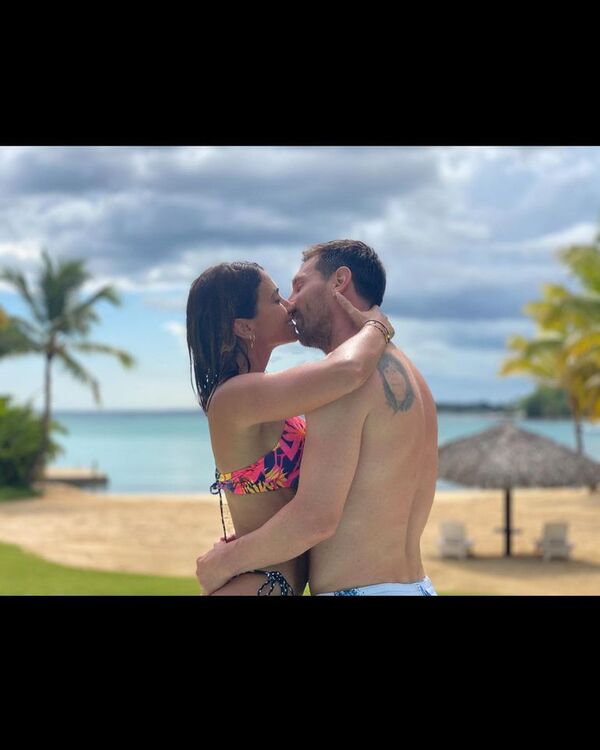 Un romántico Messi saludó a Antonela por su cumple - Gente - ABC Color