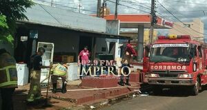 Bomberos sofocaron incendio de vivienda al costado de un surtidor