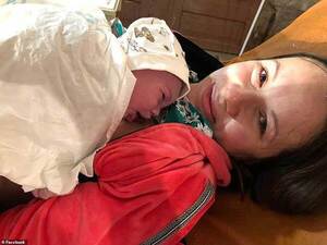 Nace un bebé en el metro de Kiev mientras su madre se refugiaba de los ataques