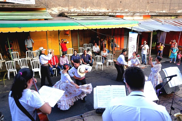 Arte, gastronomía y color por el Día del Tereré en el microcentro asunceno