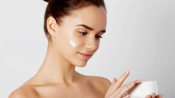 Cosméticos vencidos: ¿cuánto dura una crema para la cara?
