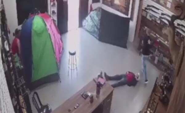 Asalto a armería termina con un malviviente abatido por la víctima