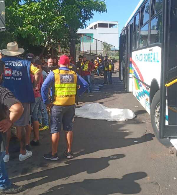 Paraguaya muere atropellada por bus en el Puente de la Amistad - La Clave