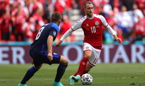 Eriksen juega en competición oficial por primera vez tras parada cardíaca