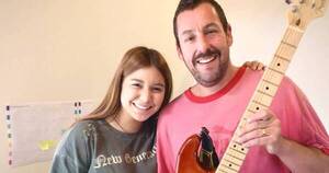 La Nación / ¿Me creen si les digo que Adan Sandler es mi jefe? una joven contó su historia en las redes sociales