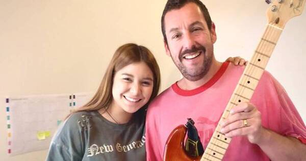 La Nación / ¿Me creen si les digo que Adan Sandler es mi jefe? una joven contó su historia en las redes sociales